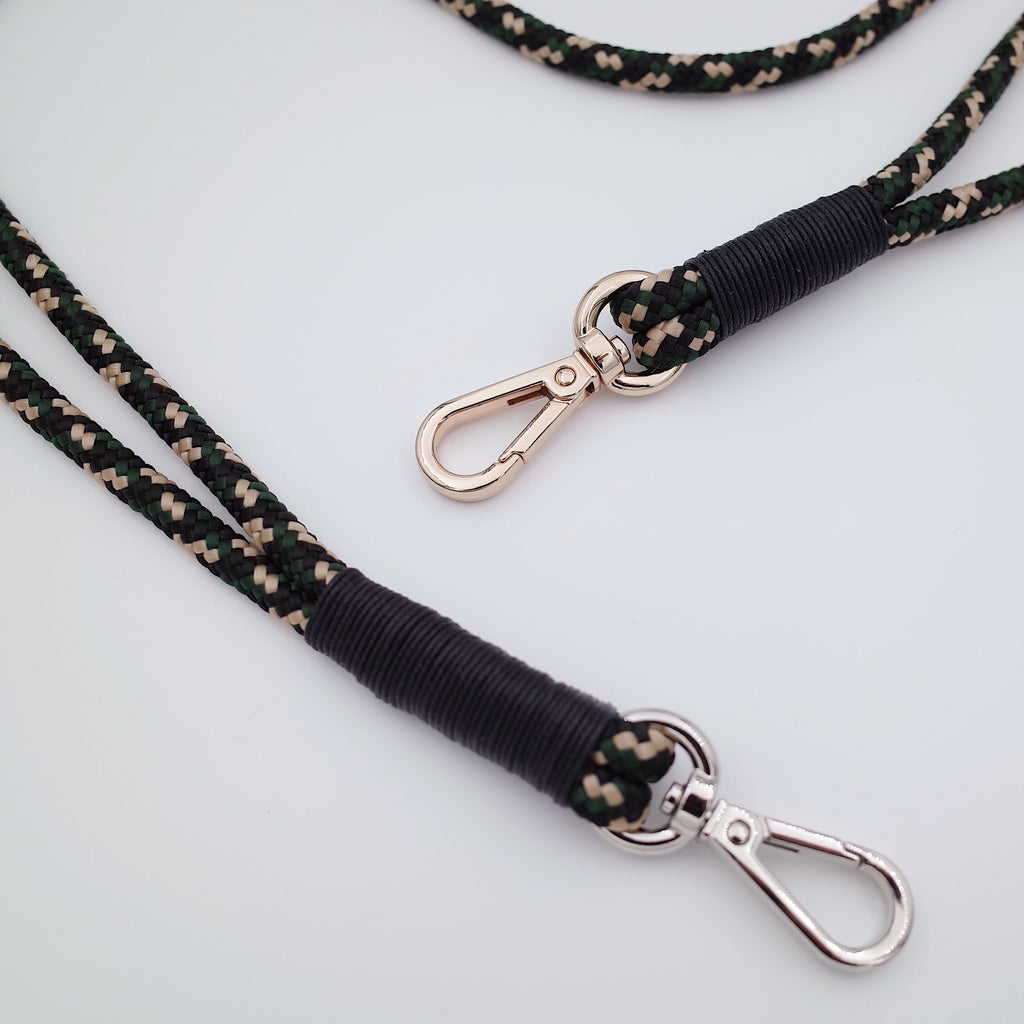 key lanyard green mit goldenem oder silbernem anhänger